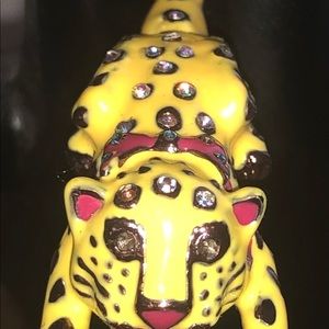 Authentic Vintage BETSEY JOHNSON CHEETAH DOUBLE FINGER RING.